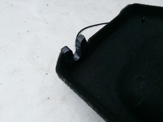 210699 Renault Twingo II. 2007-2014 5 ajtós Kalaptartó, a képen látható sérüléssel