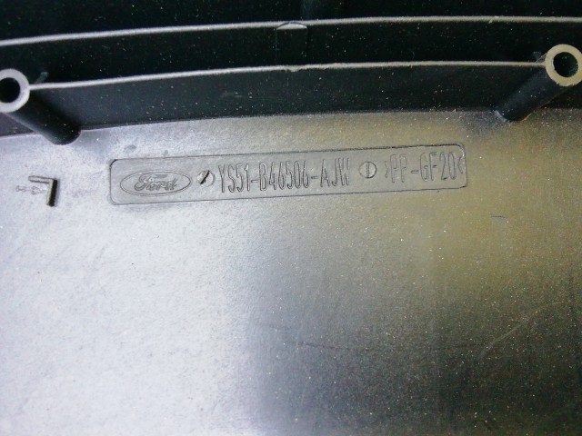 210685 Ford Ka 1996-2008 kalaptartó YS51-B46506-AJW