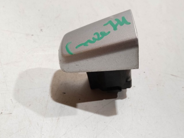 Chevrolet Cruze 2008-2012 2008-2012 Zárbetét kupak használt  jobb hátsó