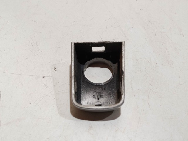 Chevrolet Cruze 2008-2012 2008-2012 Zárbetét kupak használt bal első, ezüst 