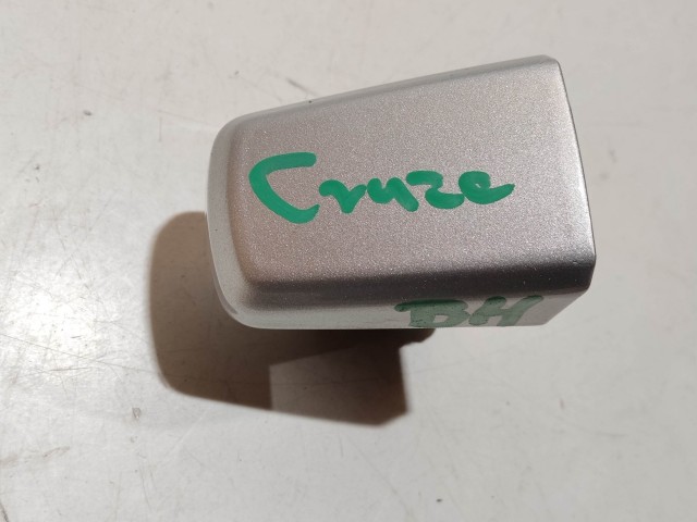 Chevrolet Cruze 2008-2012 2008-2012 Zárbetét kupak használt  bal hátsó