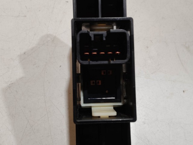 Citroen C4 Aircross 2012-2017 jobb oldali ablakemelő kapcsoló MR587944