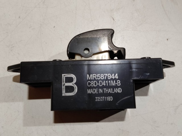 Citroen C4 Aircross 2012-2017 jobb oldali ablakemelő kapcsoló MR587944