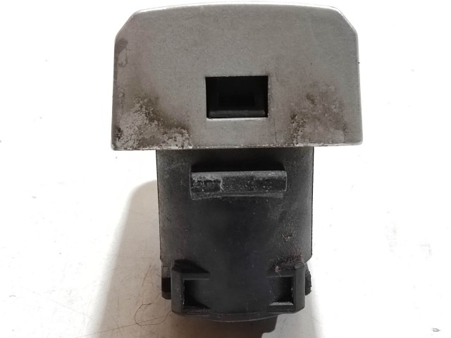 Chevrolet Cruze 2008-2012 2008-2012 Zárbetét kupak használt jobb első, ezüst
