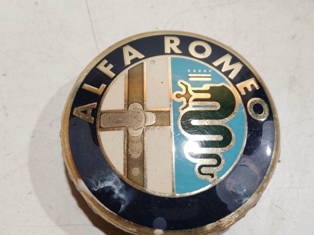206391 Alfa Romeo 145,146, 147,156,166,Gt alufelni közép kupak a képen látható állapotban