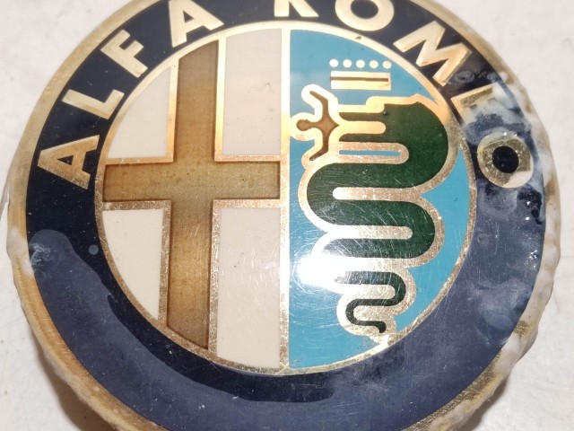 206393 Alfa Romeo 145,146, 147,156,166,Gt alufelni közép kupak a képen látható állapotban