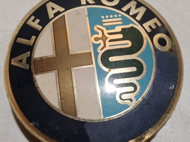 206394 Alfa Romeo 145,146, 147,156,166,Gt alufelni közép kupak a képen látható állapotban