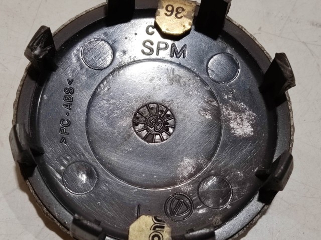 206395 Alfa Romeo 145,146, 147,156,166,Gt alufelni közép kupak a képen látható állapotban