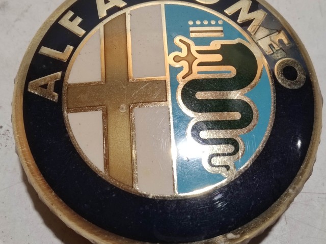 206395 Alfa Romeo 145,146, 147,156,166,Gt alufelni közép kupak a képen látható állapotban