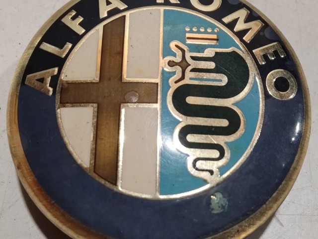 206396 Alfa Romeo 145,146, 147,156,166,Gt alufelni közép kupak a képen látható állapotban