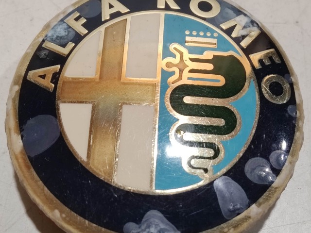 206397 Alfa Romeo 145,146, 147,156,166,Gt alufelni közép kupak a képen látható állapotban