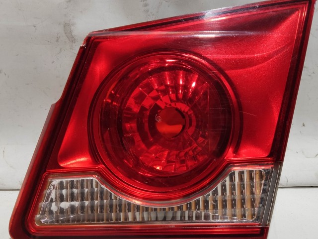 206398 Chevrolet Cruze szedán 2008-2012 jobb hátsó belső lámpa, a képen látható sérüléssel