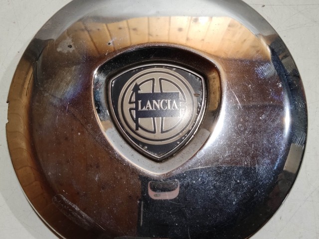 206518 Lancia Lybra felni közép kupak, a képen látható sérüléssel