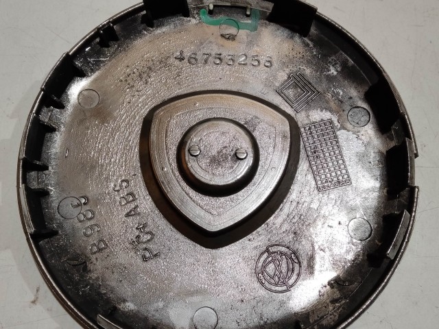 206518 Lancia Lybra felni közép kupak, a képen látható sérüléssel