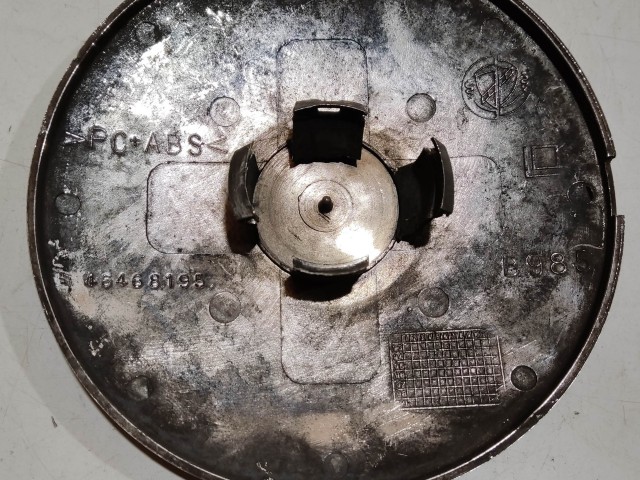 206524 Lancia Kappa felni közép kupak, a képen látható sérüléssel 46468195