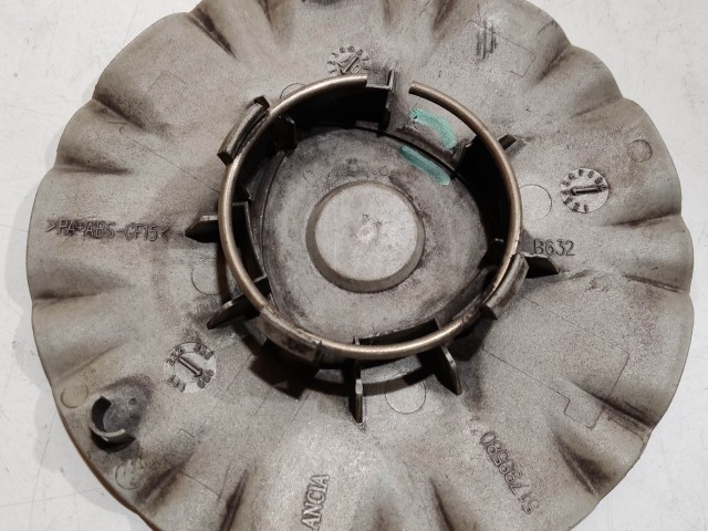 206532 Lancia Musa felni közép kupak egy rögzítő fül törött 51799580