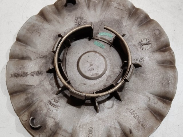 206533 Lancia Musa felni közép kupak egy rögzítő fül törött 51799580