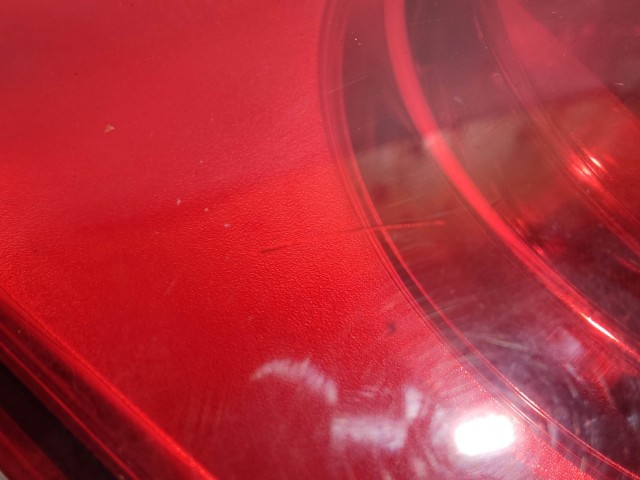 206544 Chevrolet Cruze szedán 2008-2012 bal hátsó belső lámpa, a képen látható sérüléssel