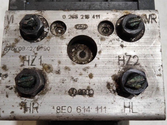 206647 Audi A4 (B5) 1995-2001 Abs 0265216411 , 8E0614111HL  a képen látható sérüléssel