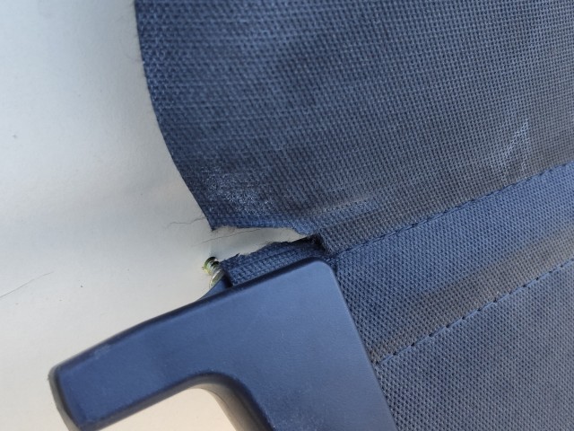 206717 Subaru Forester 2009-2013 kalaptartó (csomagtér roló) a képen látható sérüléssel