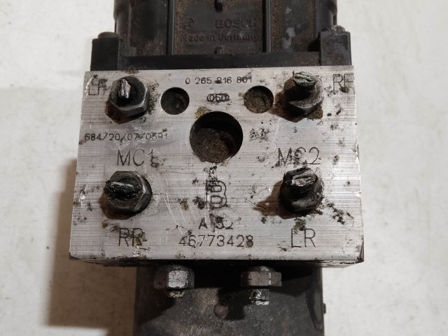 206580 Alfa Romeo 156 abs egység 46773428 , 0265216801, a képen látható sérüléssel