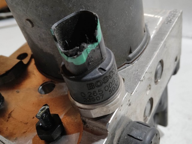 206663 Audi A4 B6 2000-2004 Abs 8E0614517 , 0265225048, a képen látható sérüléssel