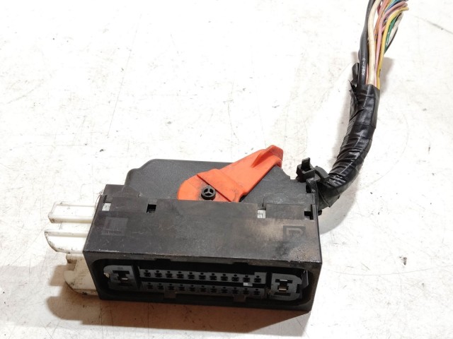 Toyota Yaris II. 2006-2011 Abs elektromos csatlakozóOSU7B2047G , 06.2102-0746.4