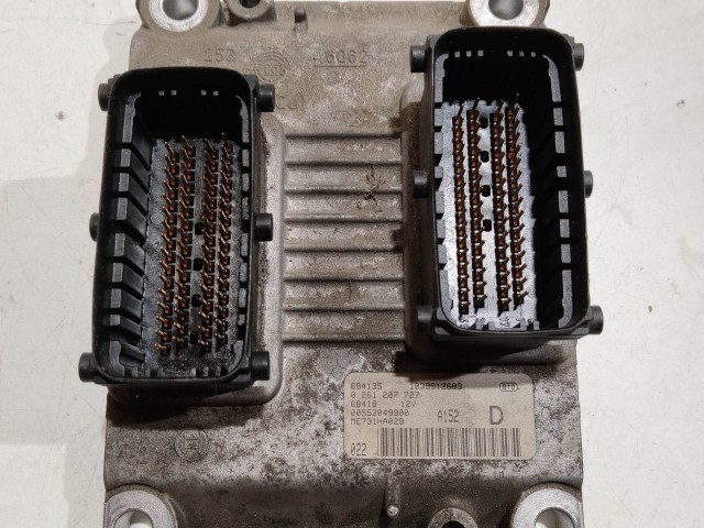 208013 Alfa Romeo 147 2000-2010 1,6 16v benzin 105Le motorvezérlő 0261207727 55198556