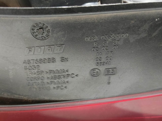 208020 Fiat Stilo 2001-2003 5 ajtós bal hátsó lámpa, izzó foglalat nélkül, a képen látható sérüléssel