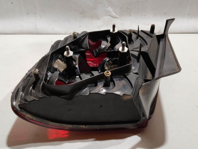 208020 Fiat Stilo 2001-2003 5 ajtós bal hátsó lámpa, izzó foglalat nélkül, a képen látható sérüléssel