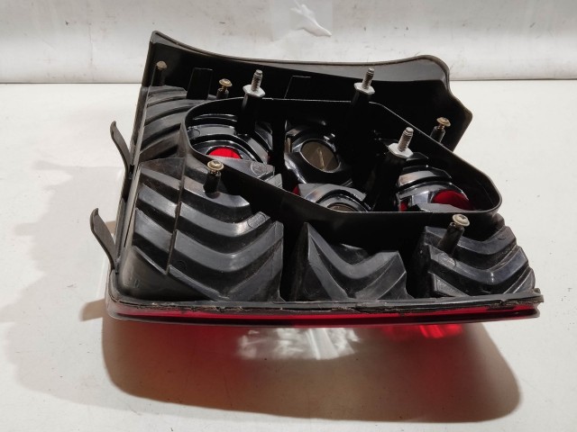 208020 Fiat Stilo 2001-2003 5 ajtós bal hátsó lámpa, izzó foglalat nélkül, a képen látható sérüléssel