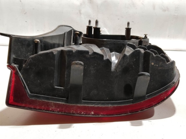 208020 Fiat Stilo 2001-2003 5 ajtós bal hátsó lámpa, izzó foglalat nélkül, a képen látható sérüléssel