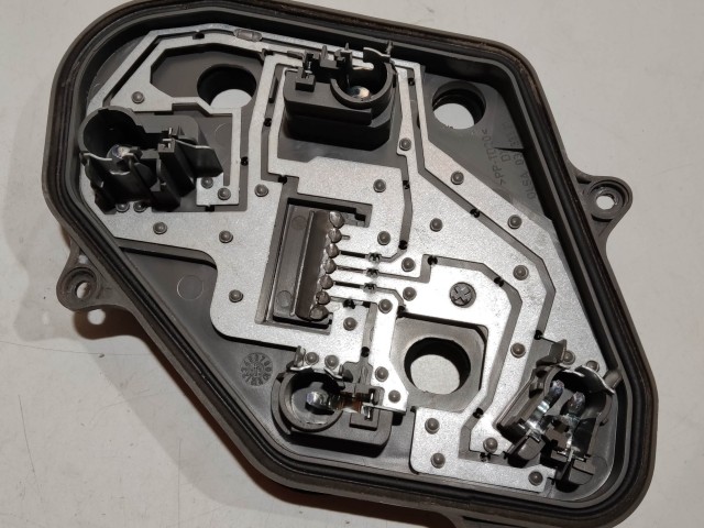 208027 Fiat Stilo 2001-2003 5 ajtós jobb hátsó lámpa Izzó foglalat (piros, fehér, piros)