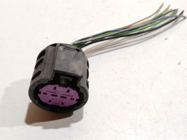 208031 Alfa Romeo MiTo 2008-2018 jobb első fényszóró elektromos csatlakozó 89101877