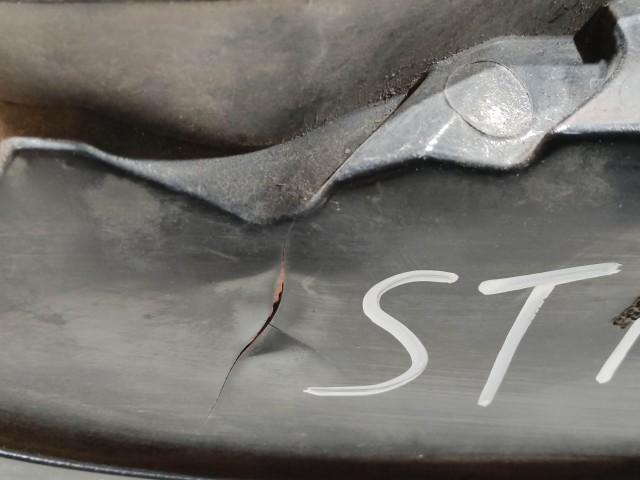 208044 Fiat Stilo 2001-2003 5 ajtós bal hátsó lámpa, izzó foglalat nélkül, a képen látható sérüléssel