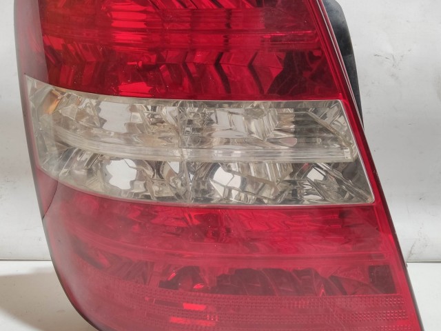 208044 Fiat Stilo 2001-2003 5 ajtós bal hátsó lámpa, izzó foglalat nélkül, a képen látható sérüléssel