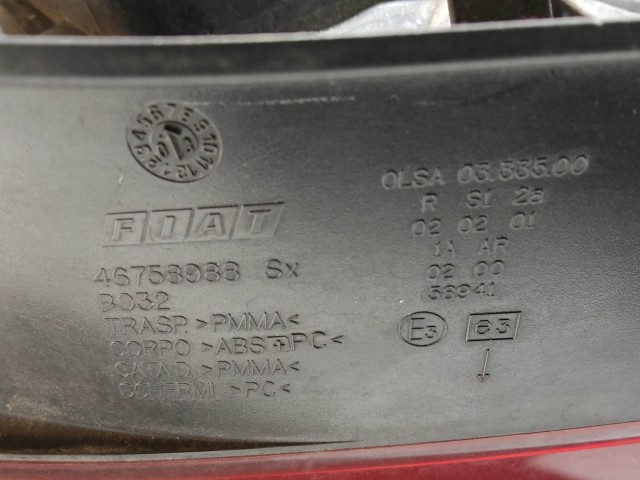 208044 Fiat Stilo 2001-2003 5 ajtós bal hátsó lámpa, izzó foglalat nélkül, a képen látható sérüléssel