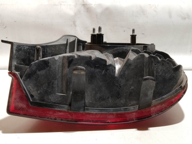 208044 Fiat Stilo 2001-2003 5 ajtós bal hátsó lámpa, izzó foglalat nélkül, a képen látható sérüléssel