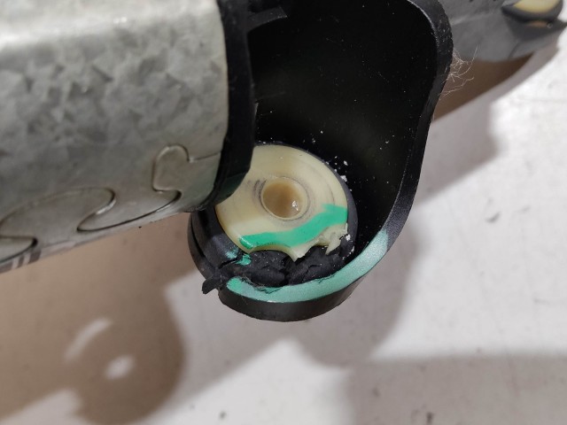 Fiat Bravo 2007-2014 hátsó ablaktörlő motor a képen látható sérüléssel 51792290