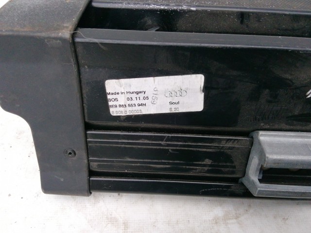 210804 Audi A4 B7 2004-2008 kalaptartó (csomagtér roló), a képen látható sérüléssel