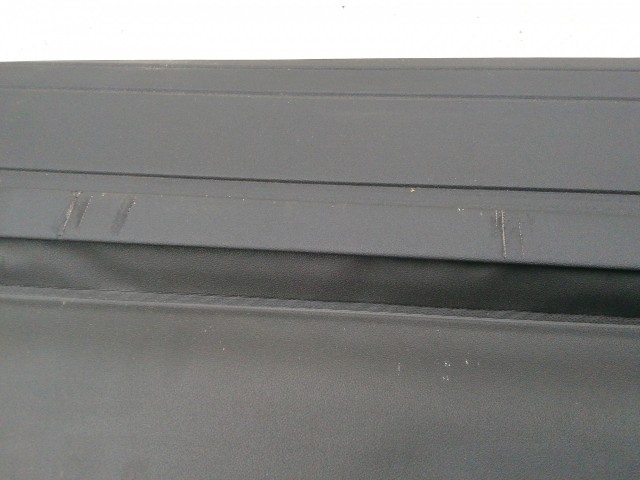 210860 Ford Focus 1998-2004 kombi kalaptartó (csomagtér roló) 1151887, a képen látható sérüléssel