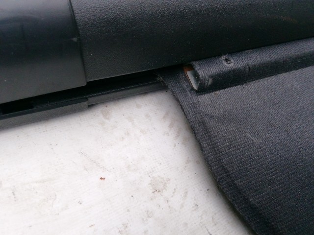 210858 Renault Megane II. 2002-2008 kalaptartó (csomagtér roló), a képen látható sérüléssel