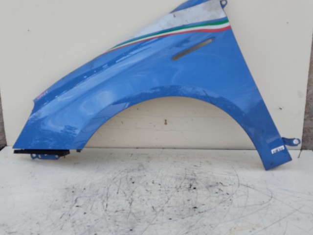 206999 Alfa Romeo Giulietta 2010-2020 bal első sárvédő, a képen látható sérüléssel