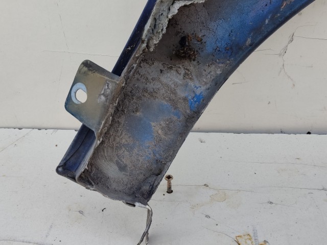 207000 Fiat Doblo II. 2005-2009 bal első sárvédő, a képen látható sérüléssel