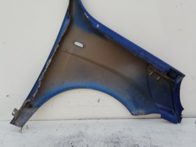 207000 Fiat Doblo II. 2005-2009 bal első sárvédő, a képen látható sérüléssel