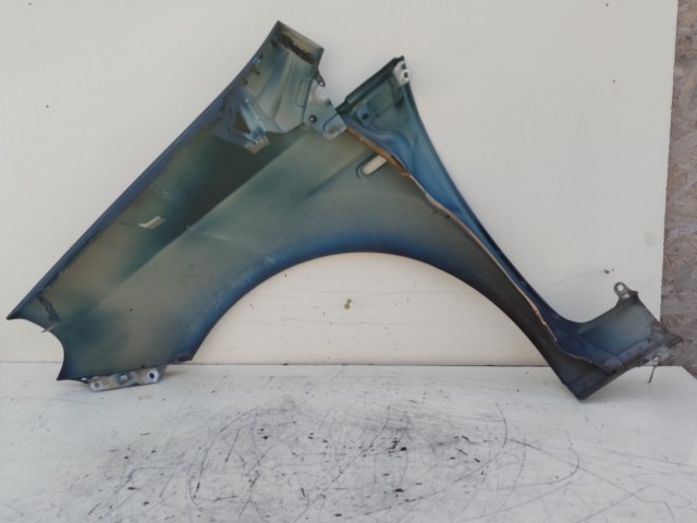 207006 Fiat Grande Punto Jobb első sárvédő, a képen látható sérüléssel