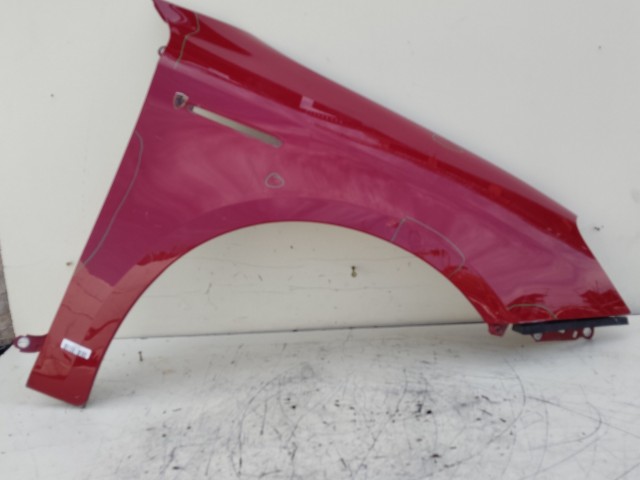 207017 Alfa Romeo Giulietta 2010-2020 jobb első sárvédő, a képen látható sérüléssel