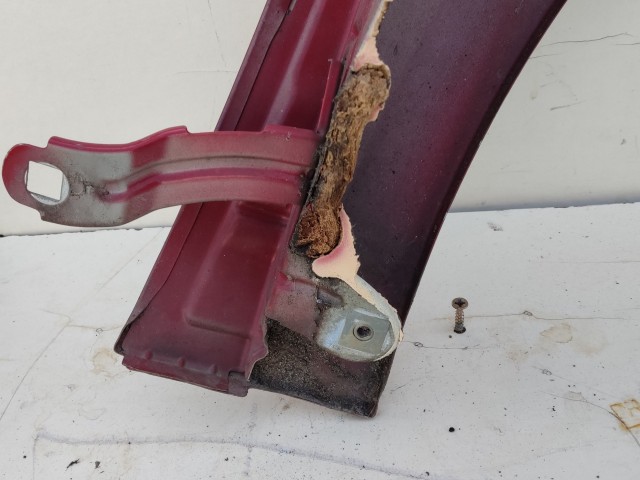 207018 Alfa Romeo Giulietta 2010-2020 bal első sárvédő, a képen látható sérüléssel