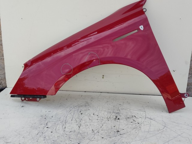 207018 Alfa Romeo Giulietta 2010-2020 bal első sárvédő, a képen látható sérüléssel