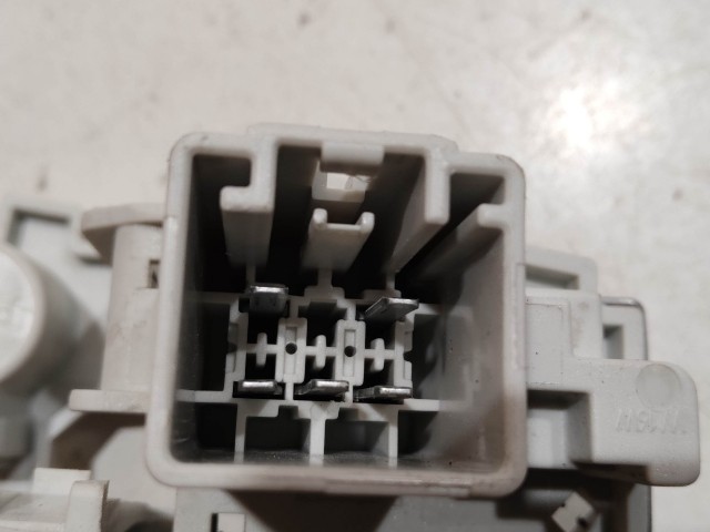 208117 Ford Fiesta 2008-2013 jobb hátsó Izzó foglalat 8A61-13404-A